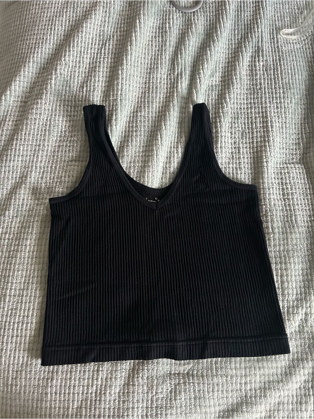 Love Tree Black Ribbed V-Neck Crop Tank